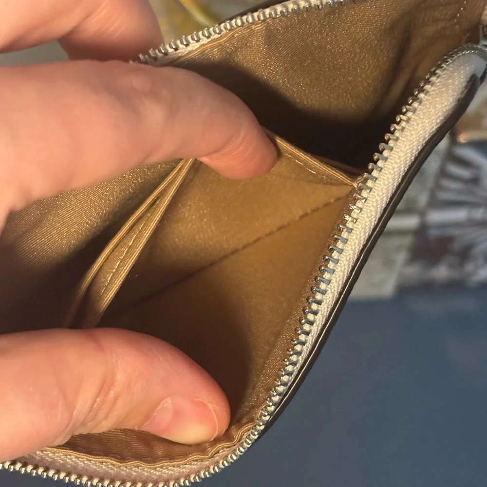 Coach Limited Edition wristlet - Boardwalk Specials - Picture 5 of 7